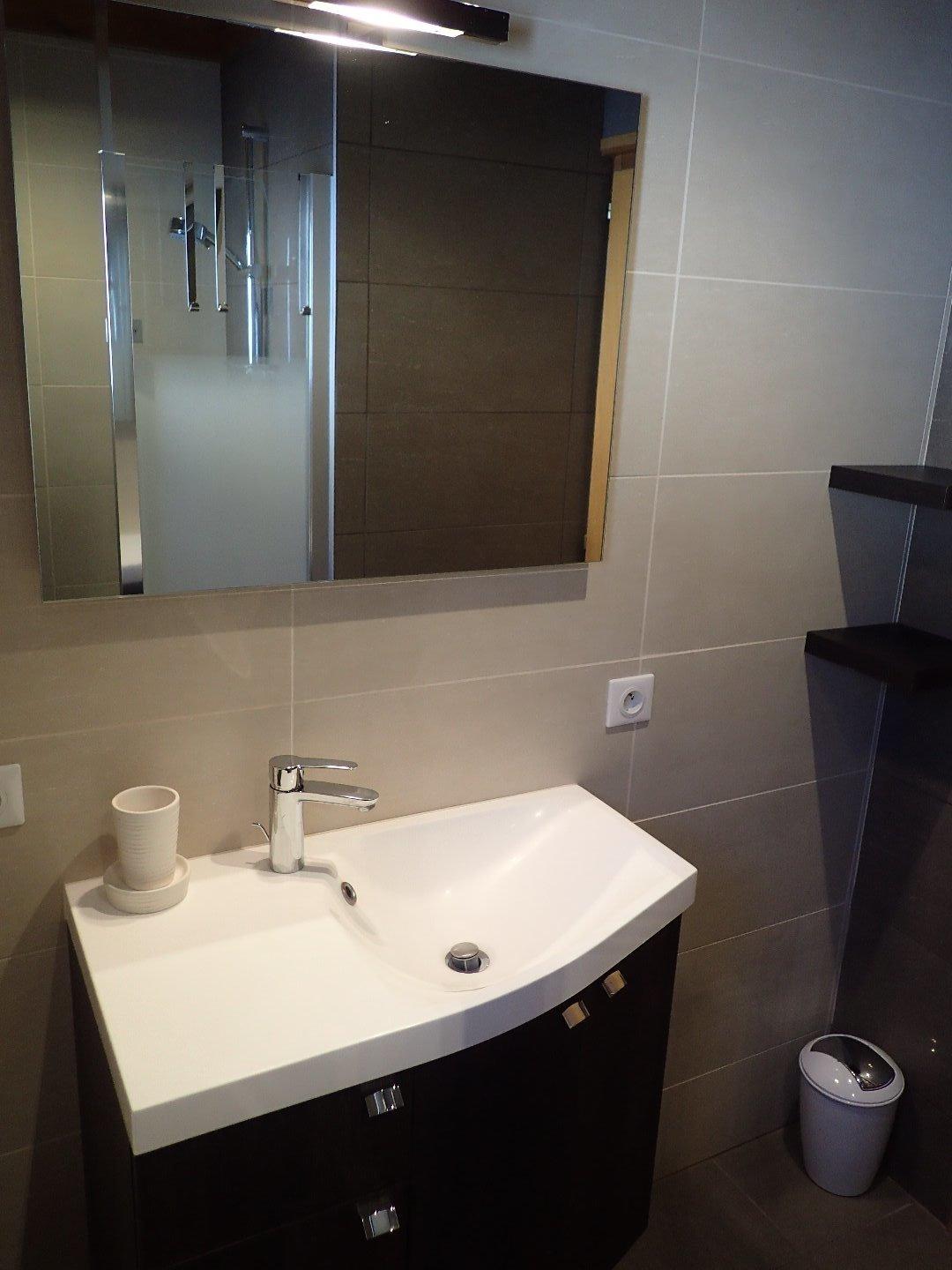 Le Thi-Ama - Salle de toilettes n°1 avec douche