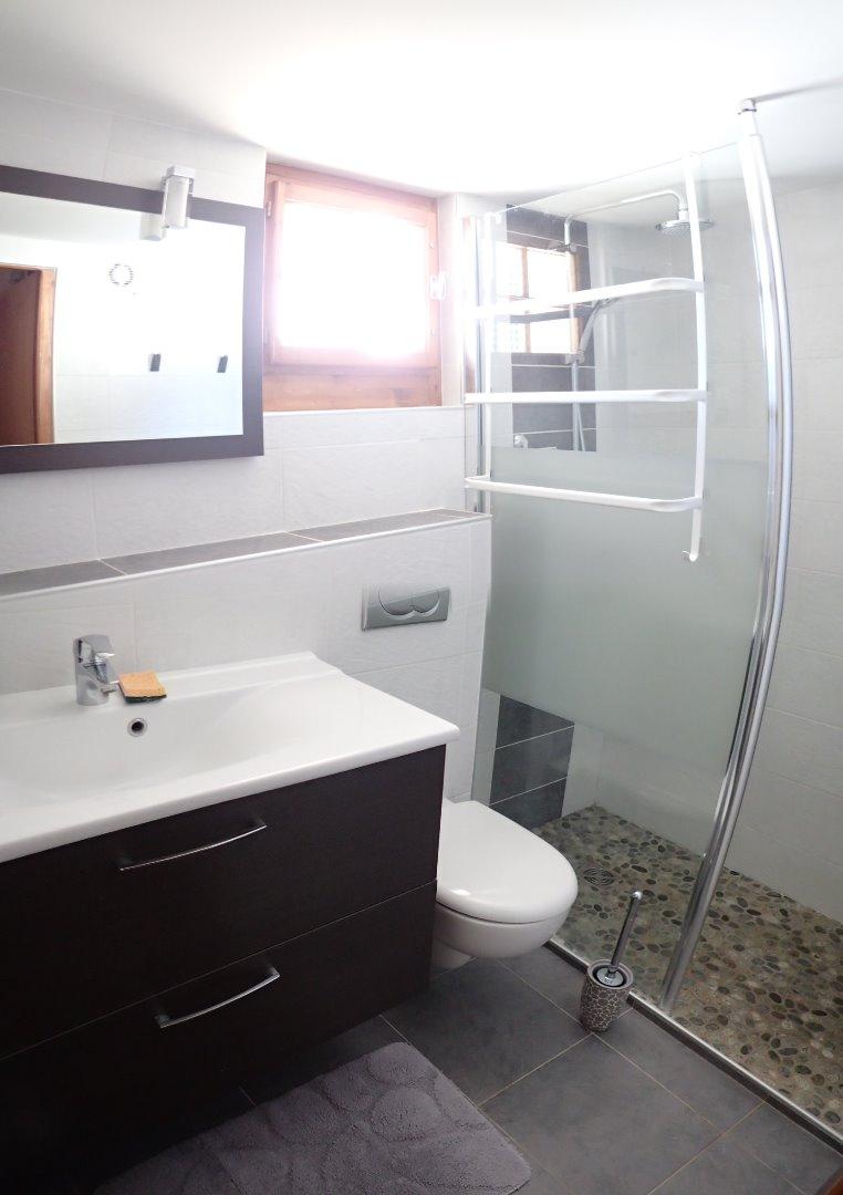 Le Thi-Ama - Salle de toilettes n°2 avec douche
